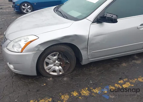 2010 Nissan Altima 2.5 S z USA, uszkodzony, nr VIN 1N4AL2AP9AN458441